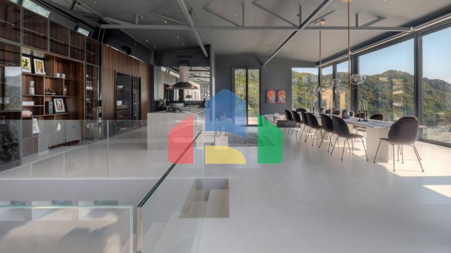 Уникальный пентхаус с бассейном и садом на крыше