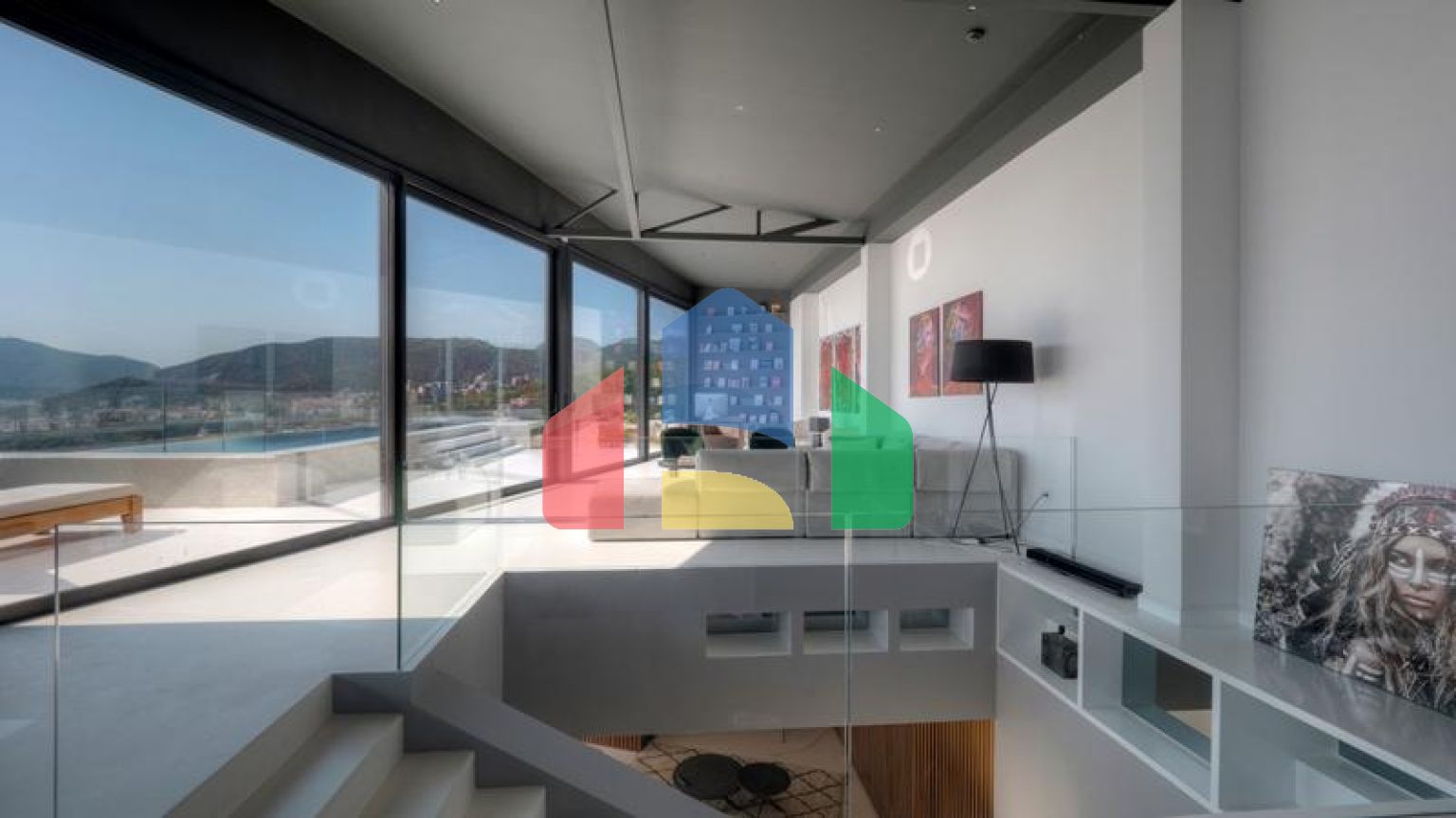 Уникальный пентхаус с бассейном и садом на крыше