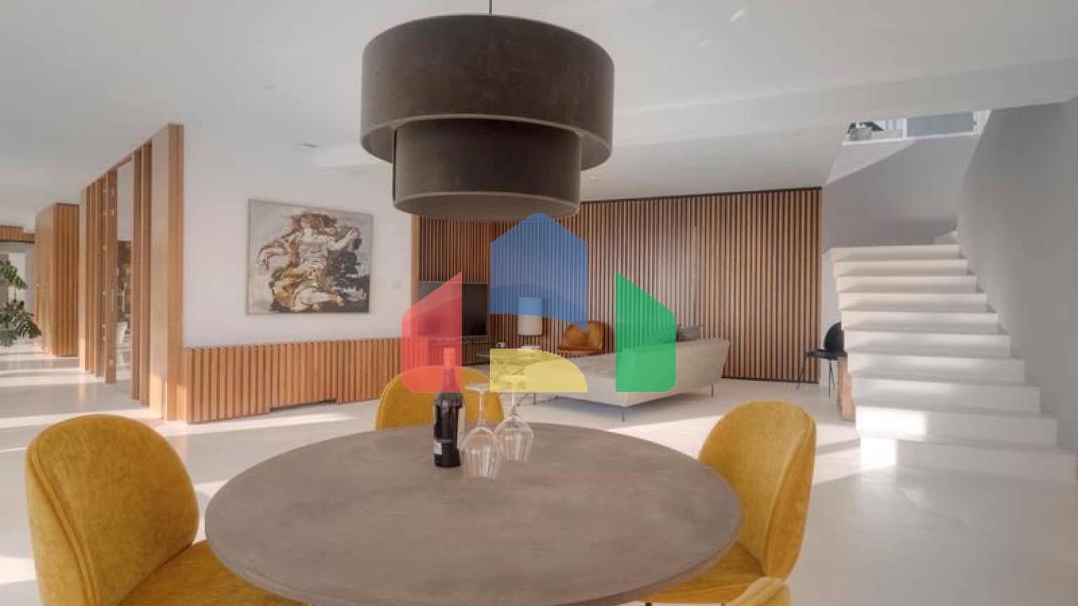 Уникальный пентхаус с бассейном и садом на крыше