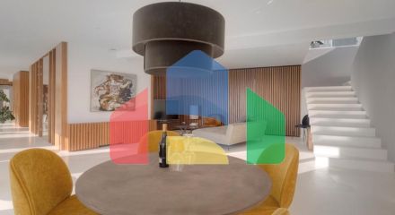 Уникальный пентхаус с бассейном и садом на крыше Уникальный пентхаус с бассейном и садом на крыше