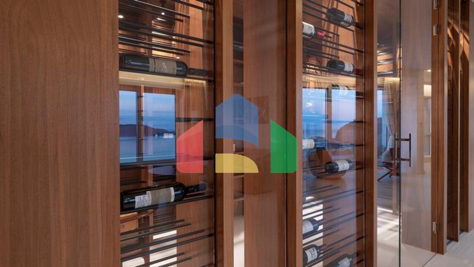 Уникальный пентхаус с бассейном и садом на крыше