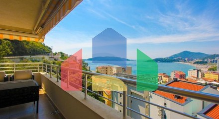 Квартира с панорамным видом на море и гаражом в Рафаиловичах