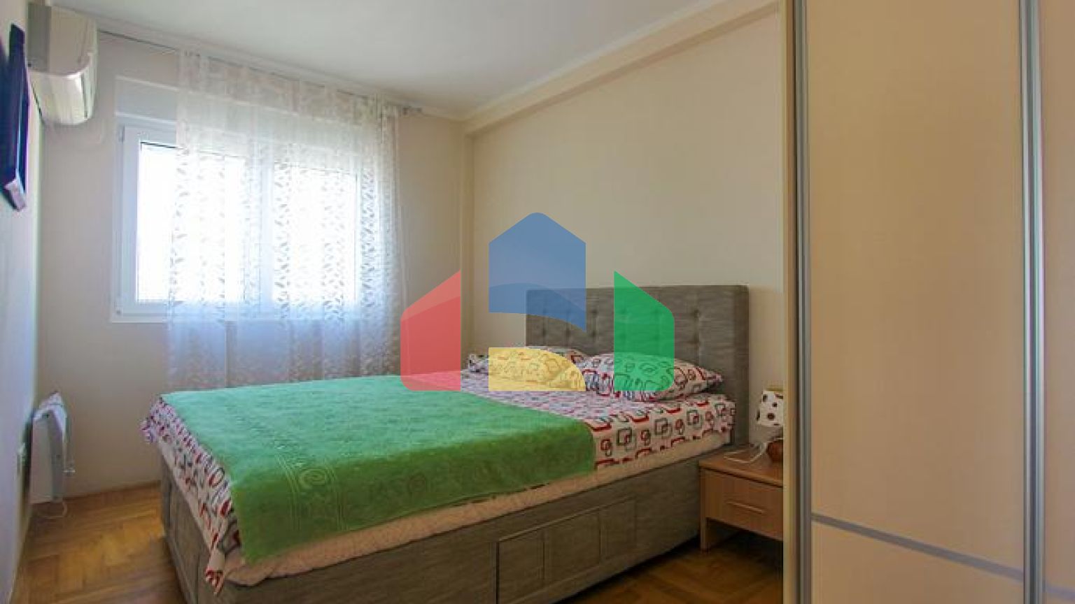 Квартира с панорамным видом на море и гаражом в Рафаиловичах