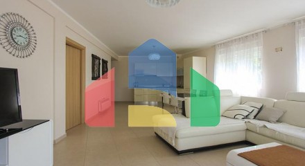 Квартира с панорамным видом на море и гаражом в Рафаиловичах