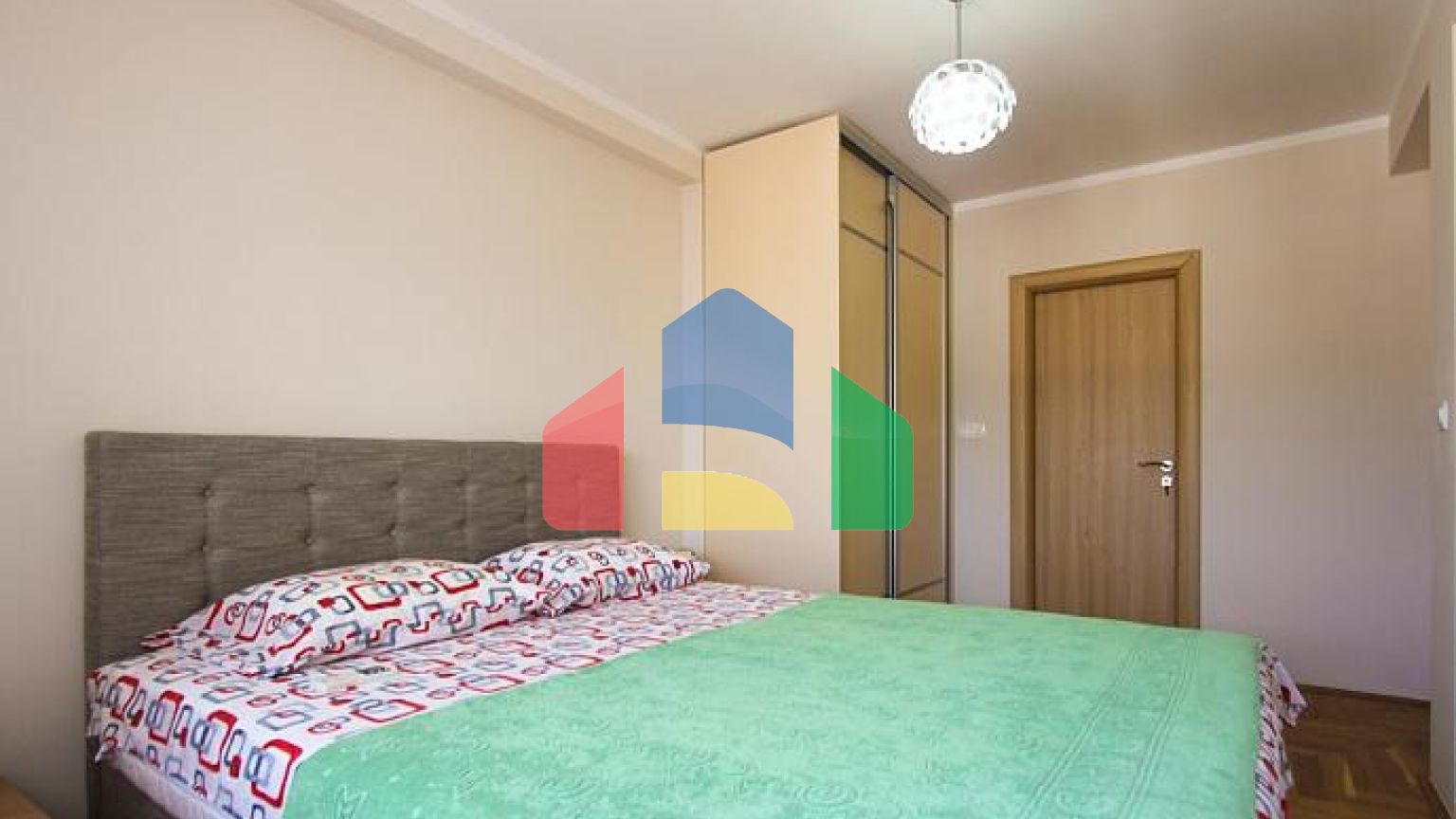 Квартира с панорамным видом на море и гаражом в Рафаиловичах