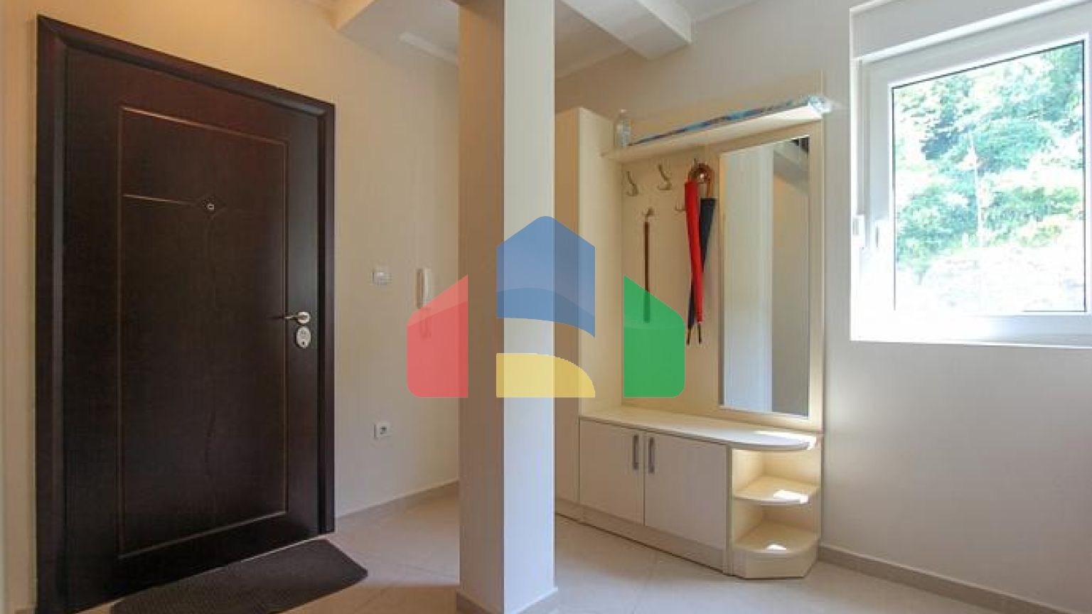 Квартира с панорамным видом на море и гаражом в Рафаиловичах