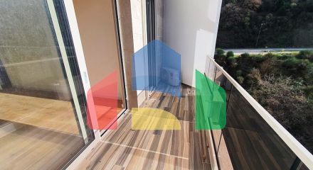 Трехкомнатная квартира с панорамным видом на море недалеко от Будвы Трехкомнатная квартира с панорамным видом на море недалеко от Будвы