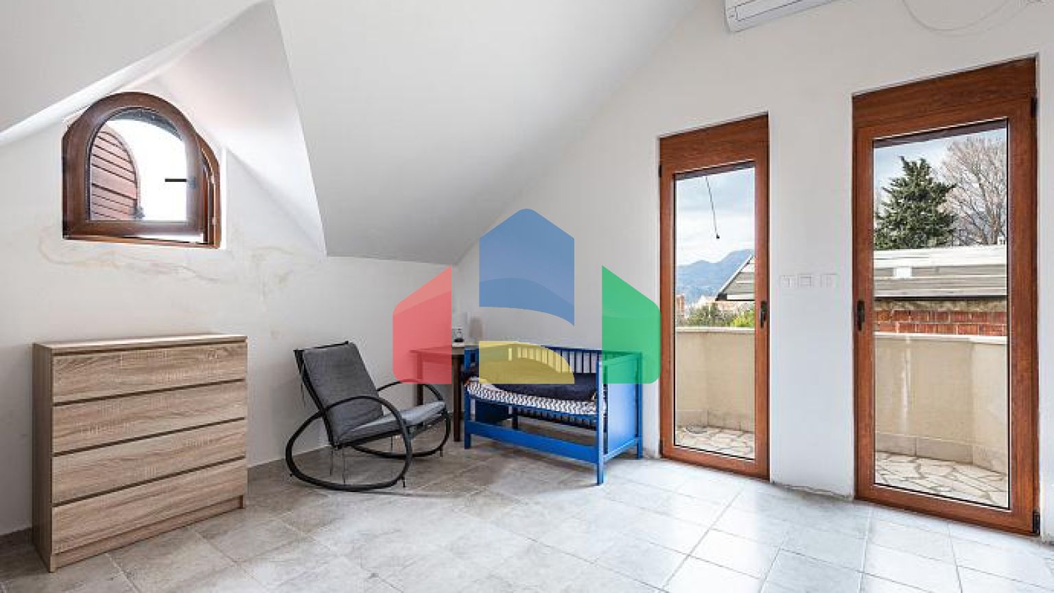 Просторный 3-этажный дом с видом на море в Близикуче