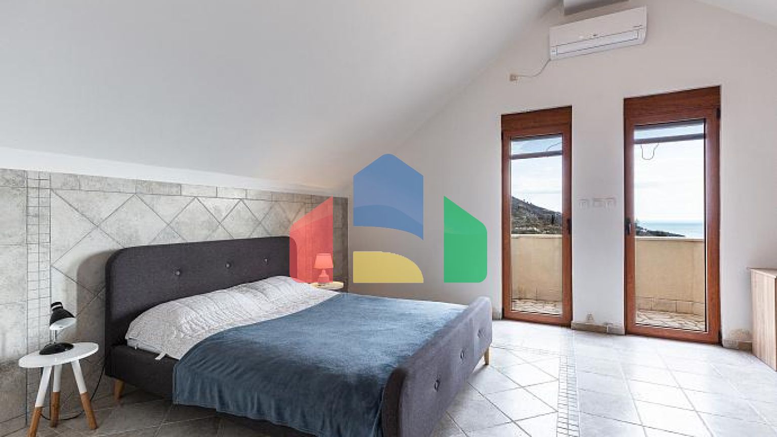 Просторный 3-этажный дом с видом на море в Близикуче