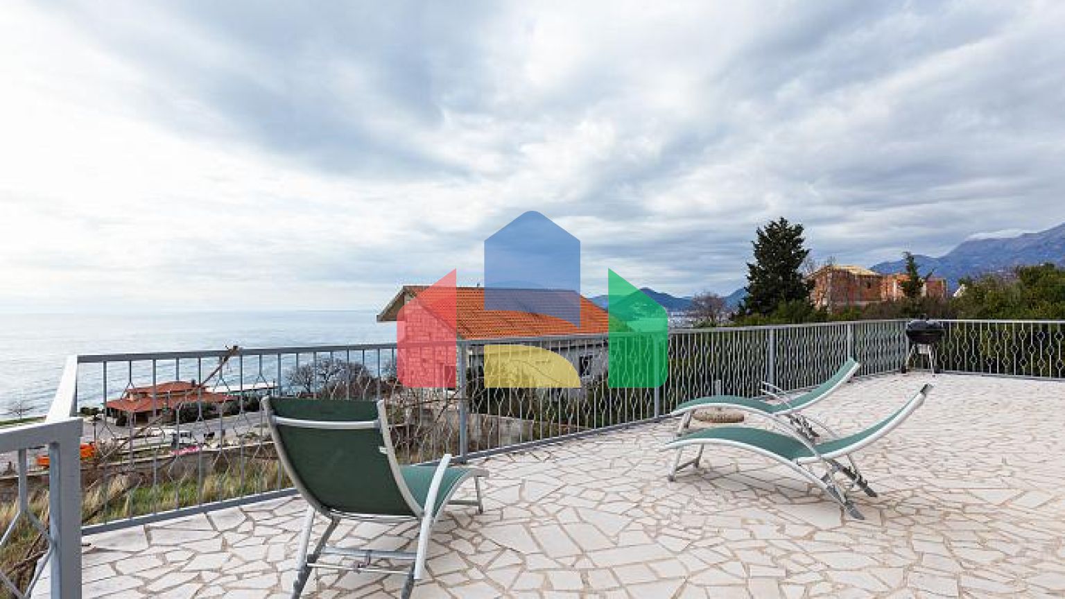 Просторный 3-этажный дом с видом на море в Близикуче