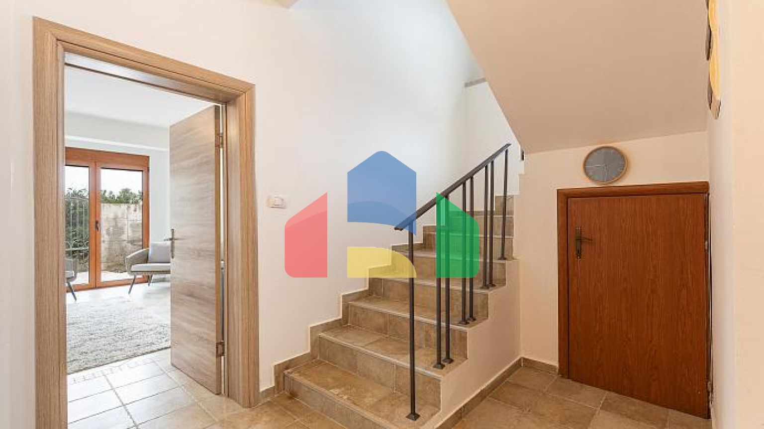 Просторный 3-этажный дом с видом на море в Близикуче