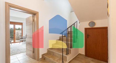 Просторный 3-этажный дом с видом на море в Близикуче