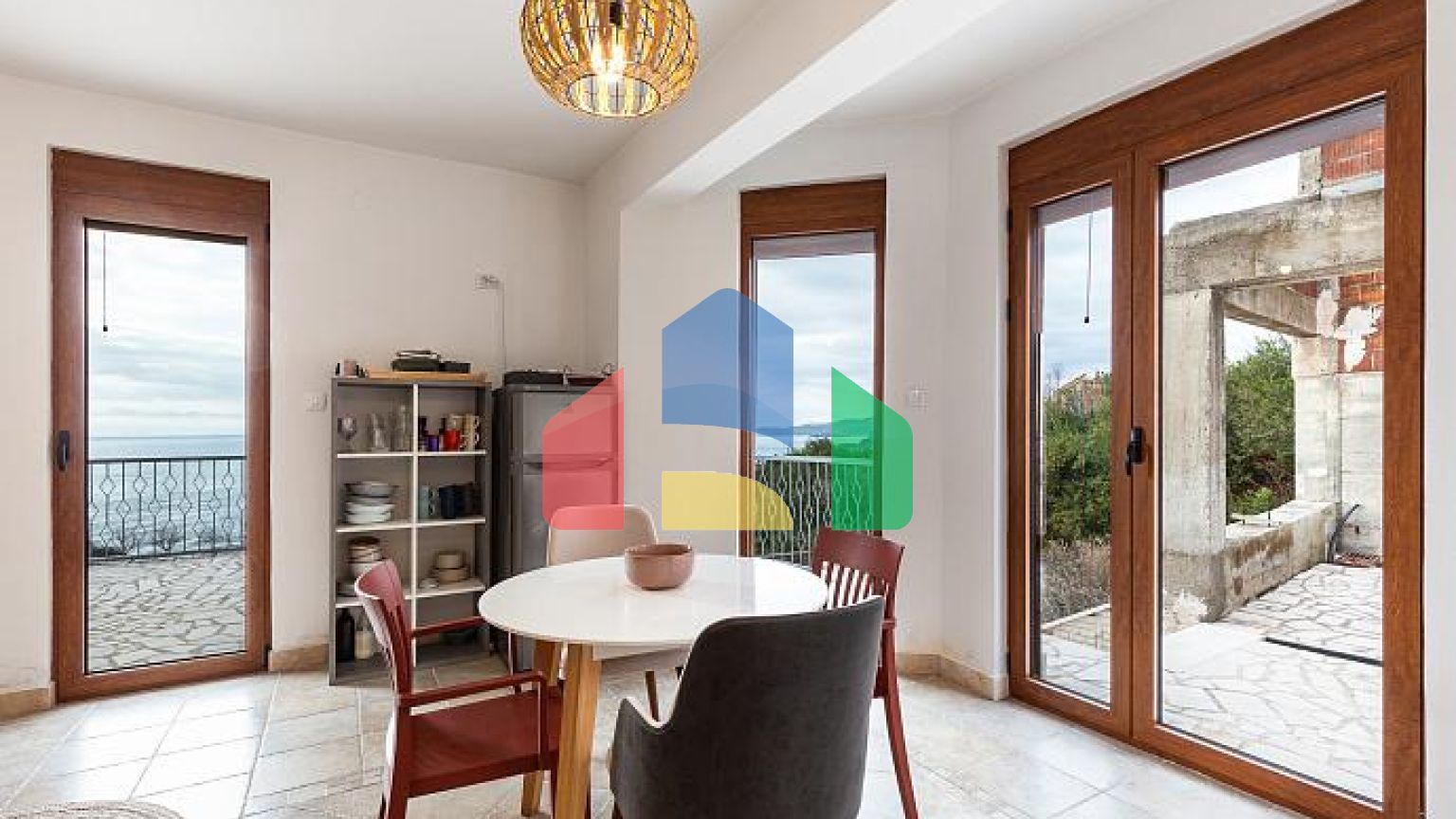 Просторный 3-этажный дом с видом на море в Близикуче