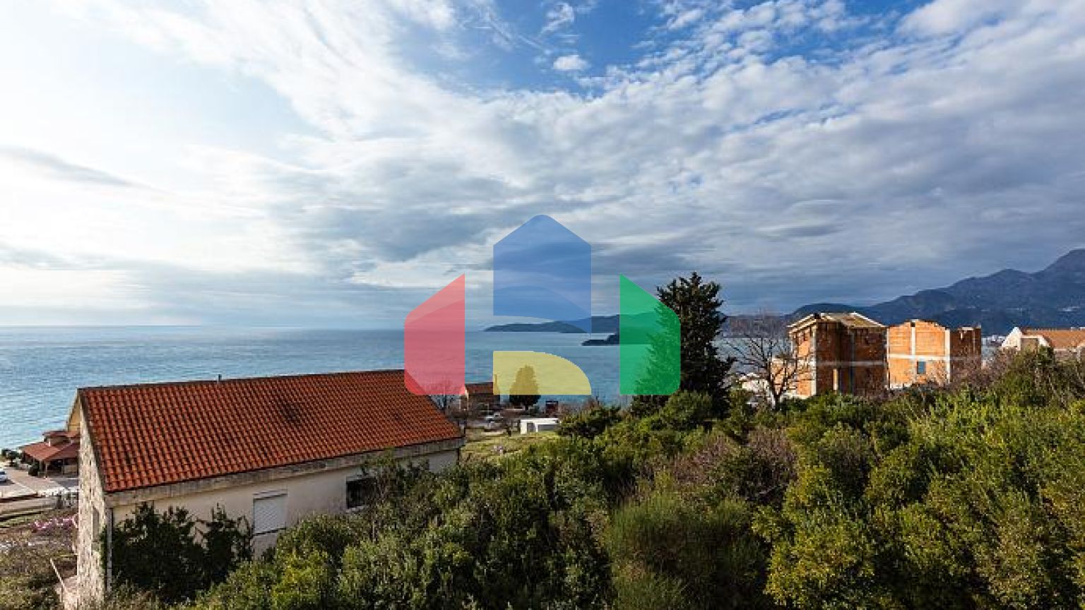 Просторный 3-этажный дом с видом на море в Близикуче