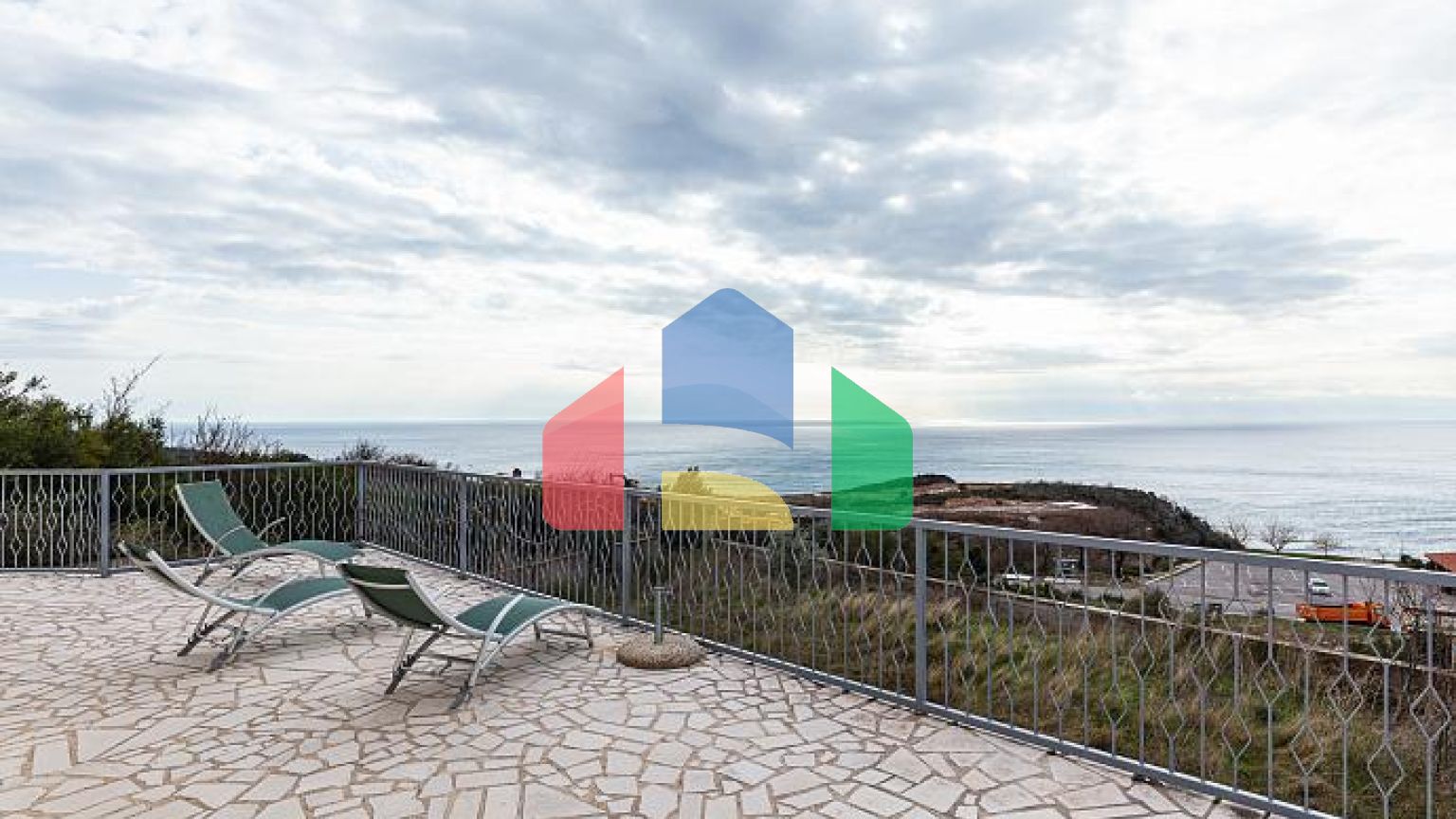 Просторный 3-этажный дом с видом на море в Близикуче