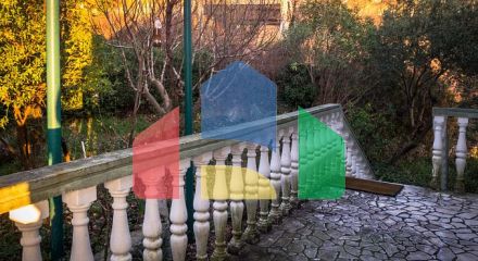 Дом с участком и панорманым видом на Будву Дом с участком и панорманым видом на Будву