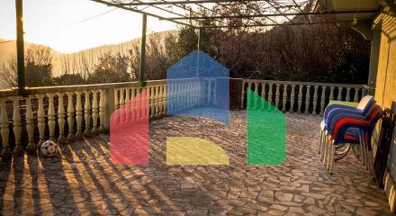 Дом с участком и панорманым видом на Будву Дом с участком и панорманым видом на Будву