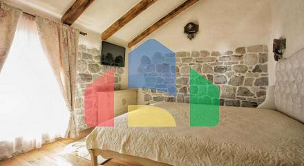 Villa with pool with stunning views in Skocidevojka