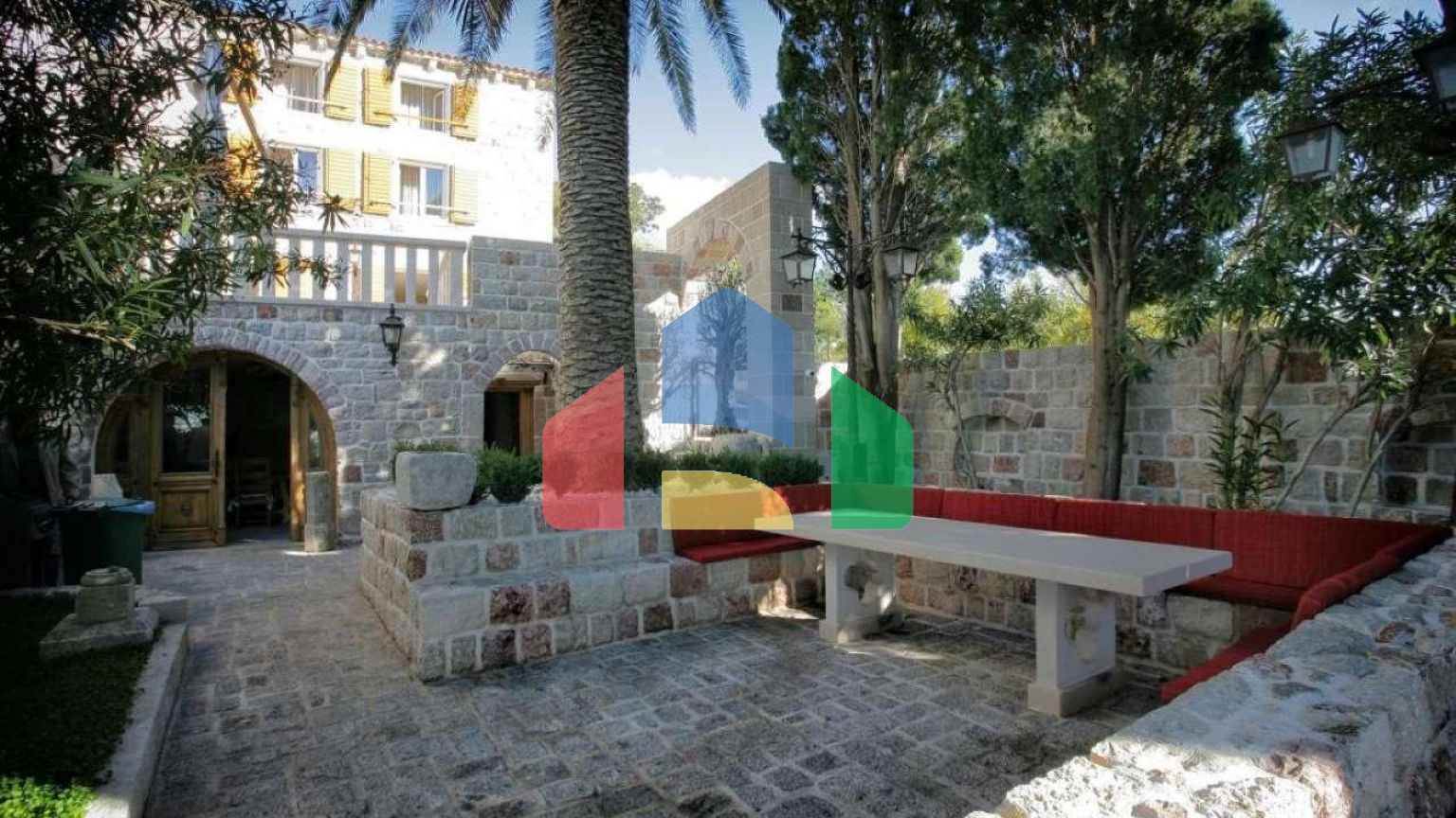 Вилла с бассейном с потрясающим видом в Скочидевойка