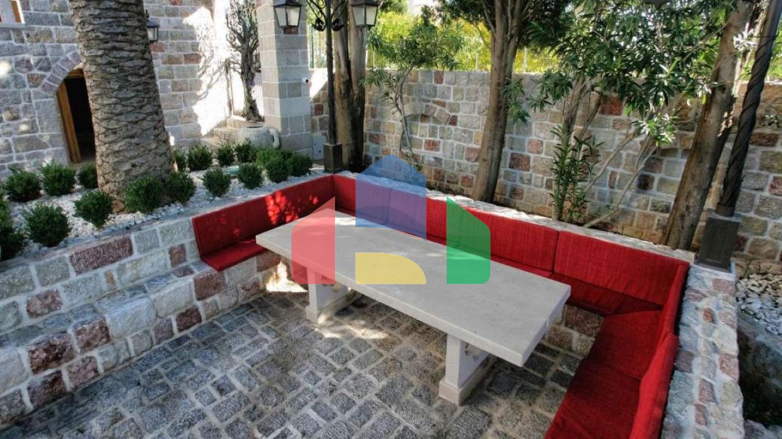 Вилла с бассейном с потрясающим видом в Скочидевойка