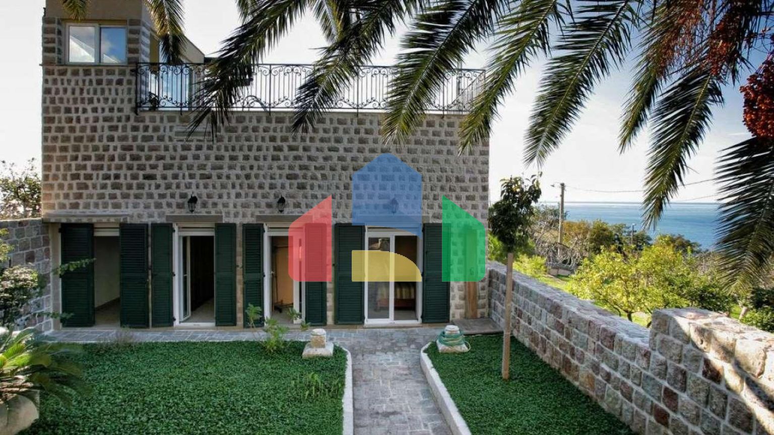 Вилла с бассейном с потрясающим видом в Скочидевойка