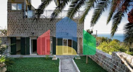 Вилла с бассейном с потрясающим видом в Скочидевойка