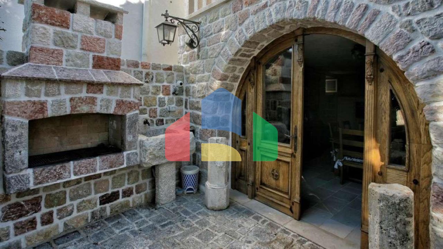 Вилла с бассейном с потрясающим видом в Скочидевойка