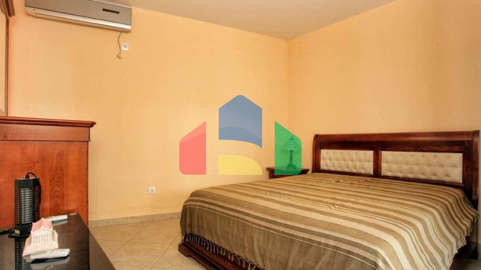 Вилла с бассейном с потрясающим видом в Скочидевойка