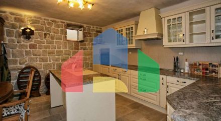 Вилла с бассейном с потрясающим видом в Скочидевойка