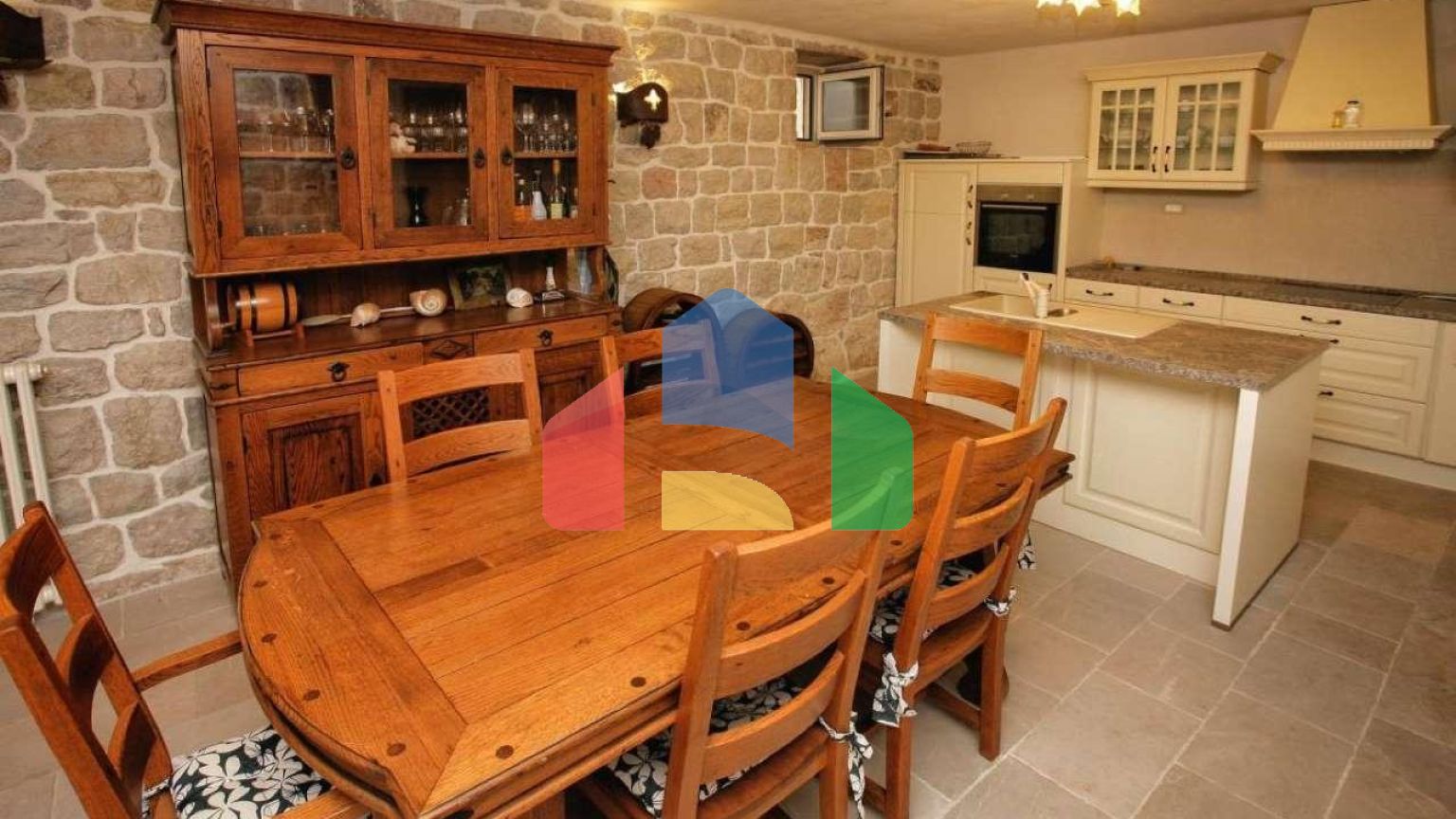 Вилла с бассейном с потрясающим видом в Скочидевойка