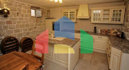 Вилла с бассейном с потрясающим видом в Скочидевойка