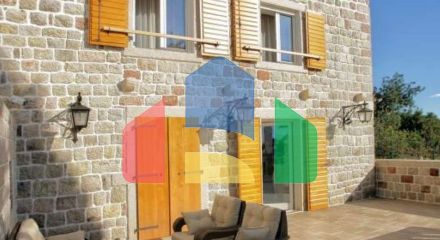 Вилла с бассейном с потрясающим видом в Скочидевойка