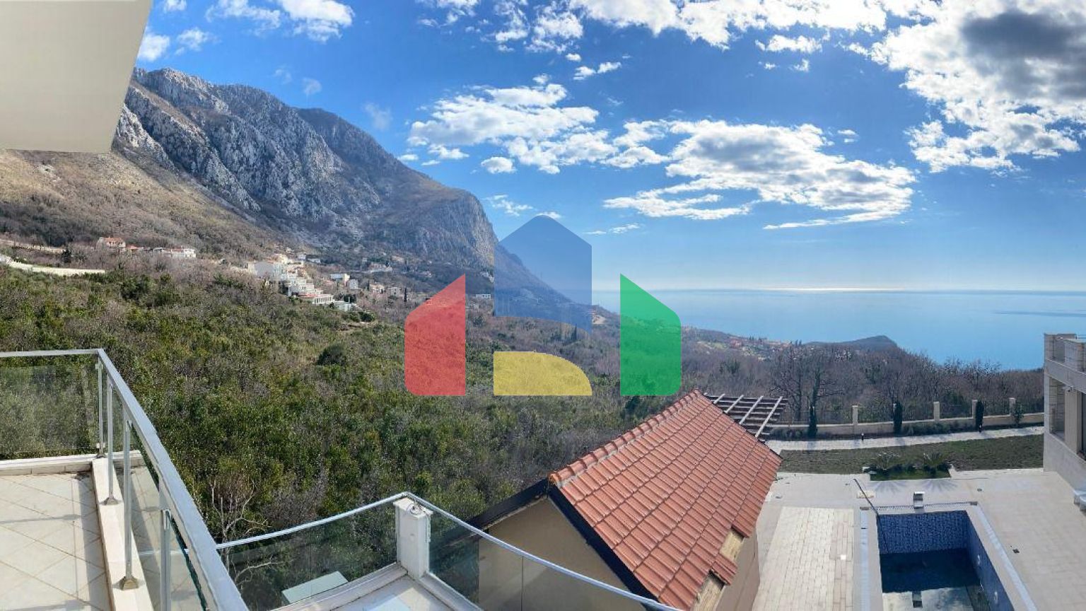 Роскошная вилла с видом на море и бассейном в Близикуче