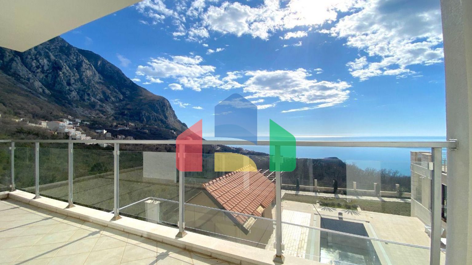 Роскошная вилла с видом на море и бассейном в Близикуче