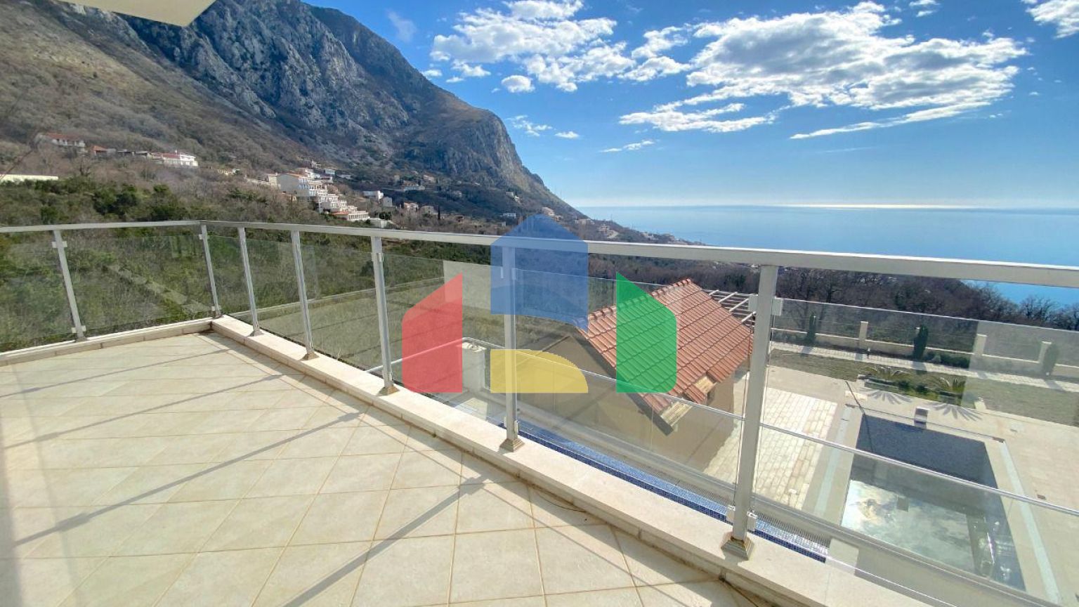 Роскошная вилла с видом на море и бассейном в Близикуче