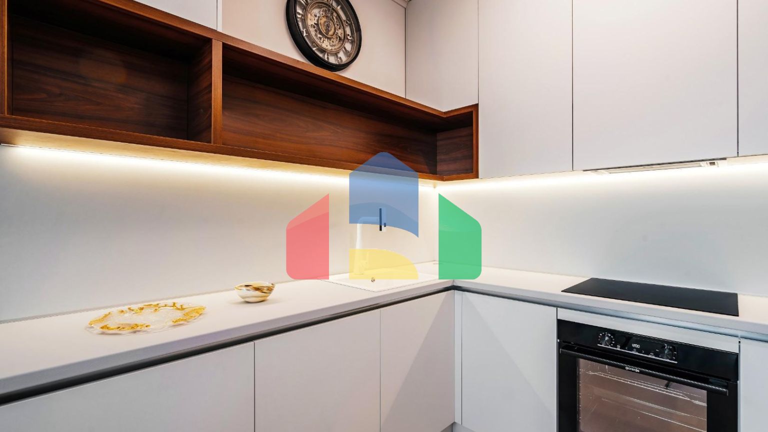 Таунхаус с панорамным видом на море в закрытой резиденции в Будванской ривьере