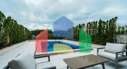 Таунхаус с панорамным видом на море в закрытой резиденции в Будванской ривьере