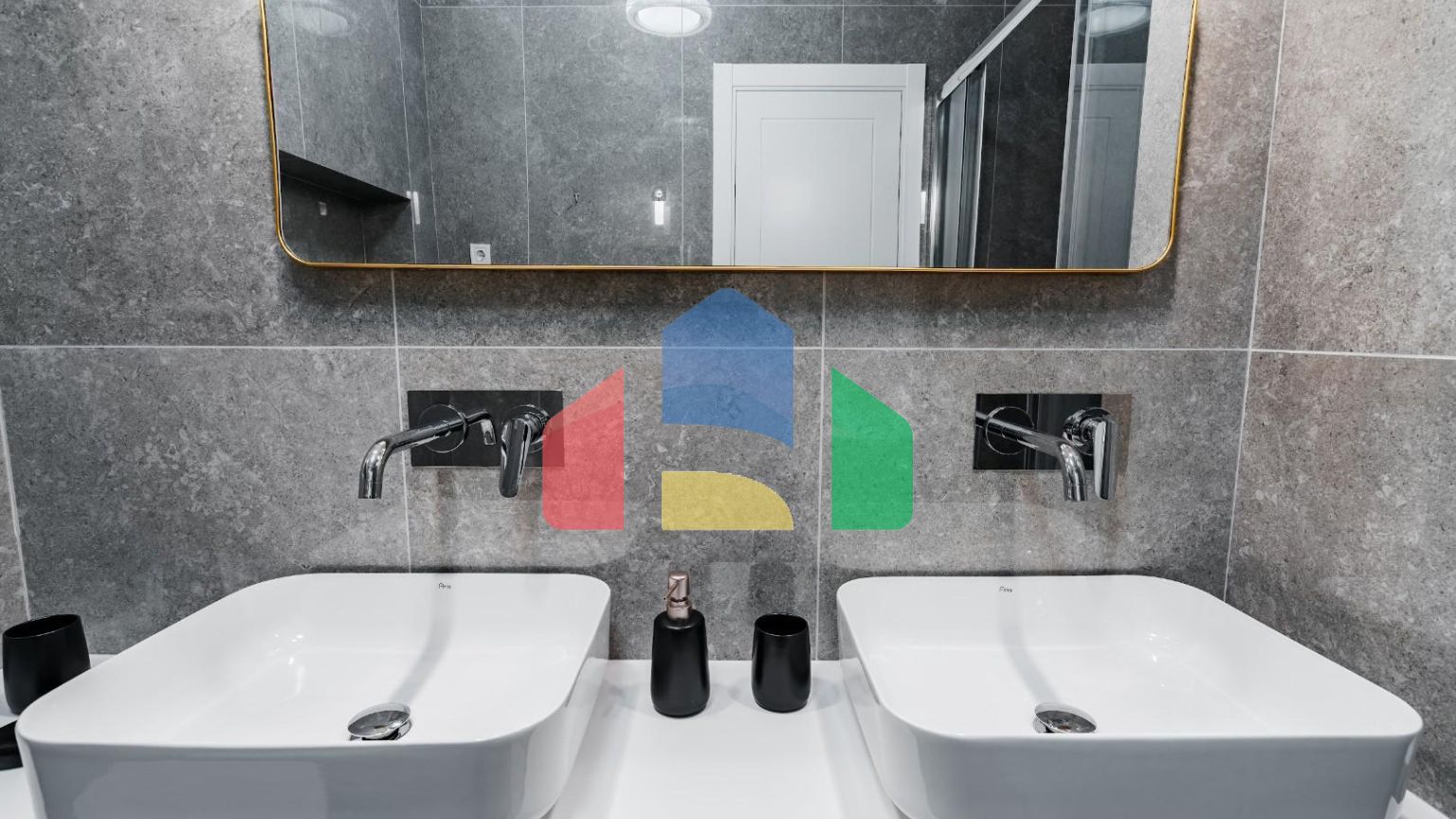 Таунхаус с панорамным видом на море в закрытой резиденции в Будванской ривьере