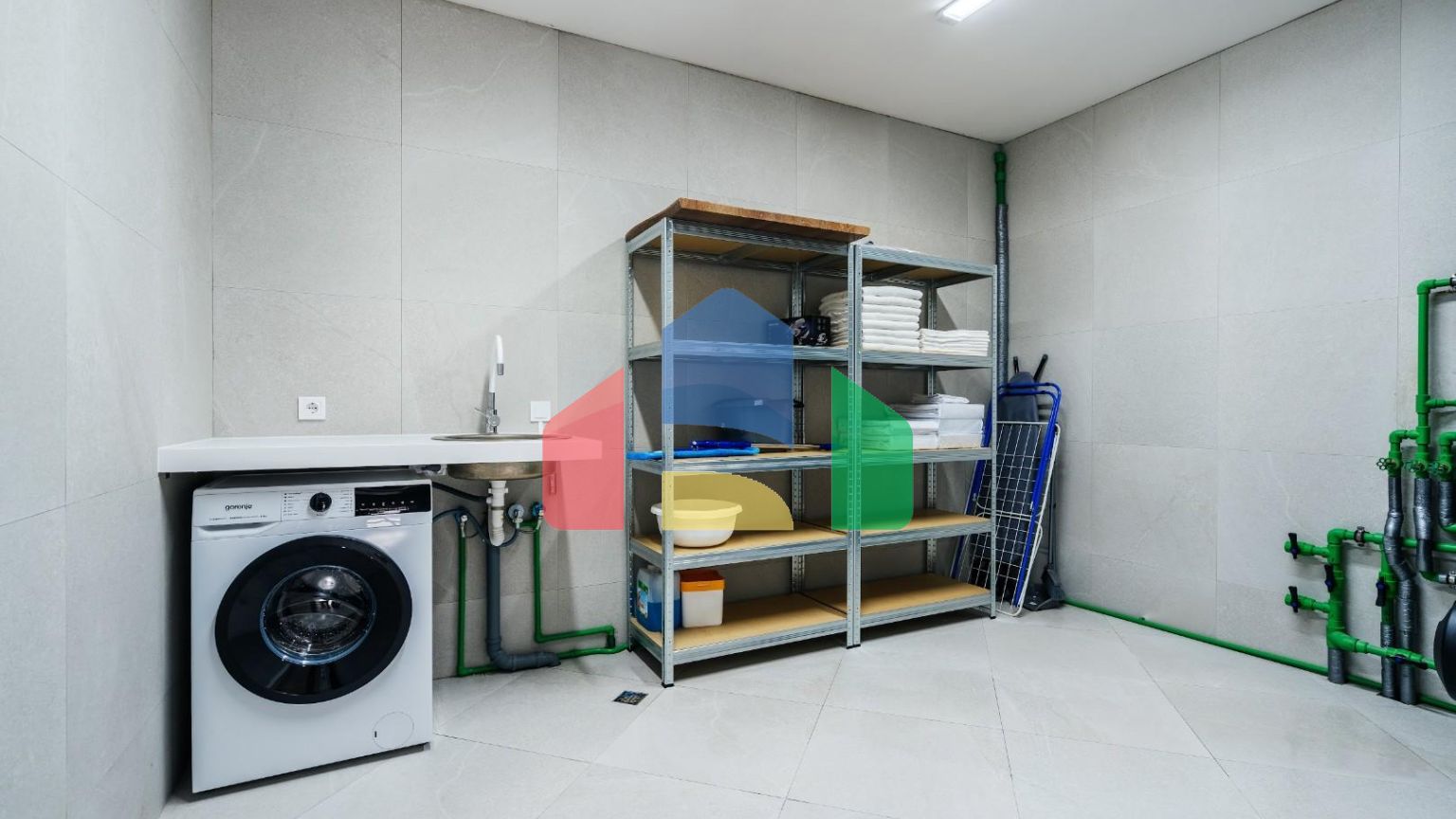 Таунхаус с панорамным видом на море в закрытой резиденции в Будванской ривьере