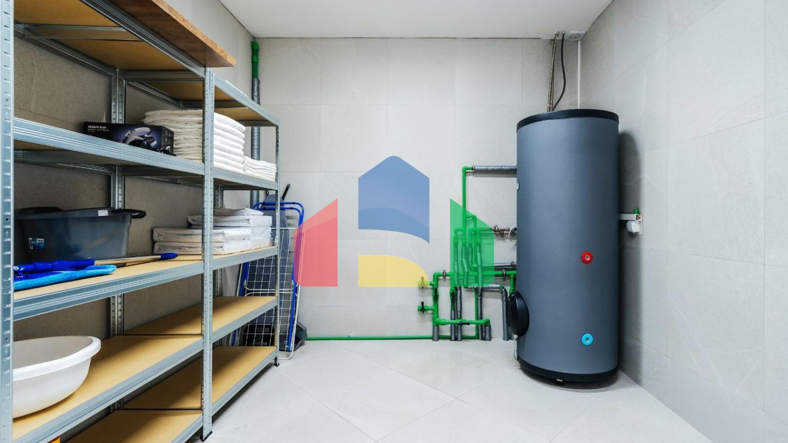 Таунхаус с панорамным видом на море в закрытой резиденции в Будванской ривьере