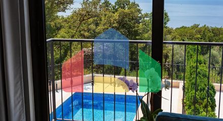 Таунхаус с панорамным видом на Адриатическое море в закрытом комплексе в Будванской ривьере