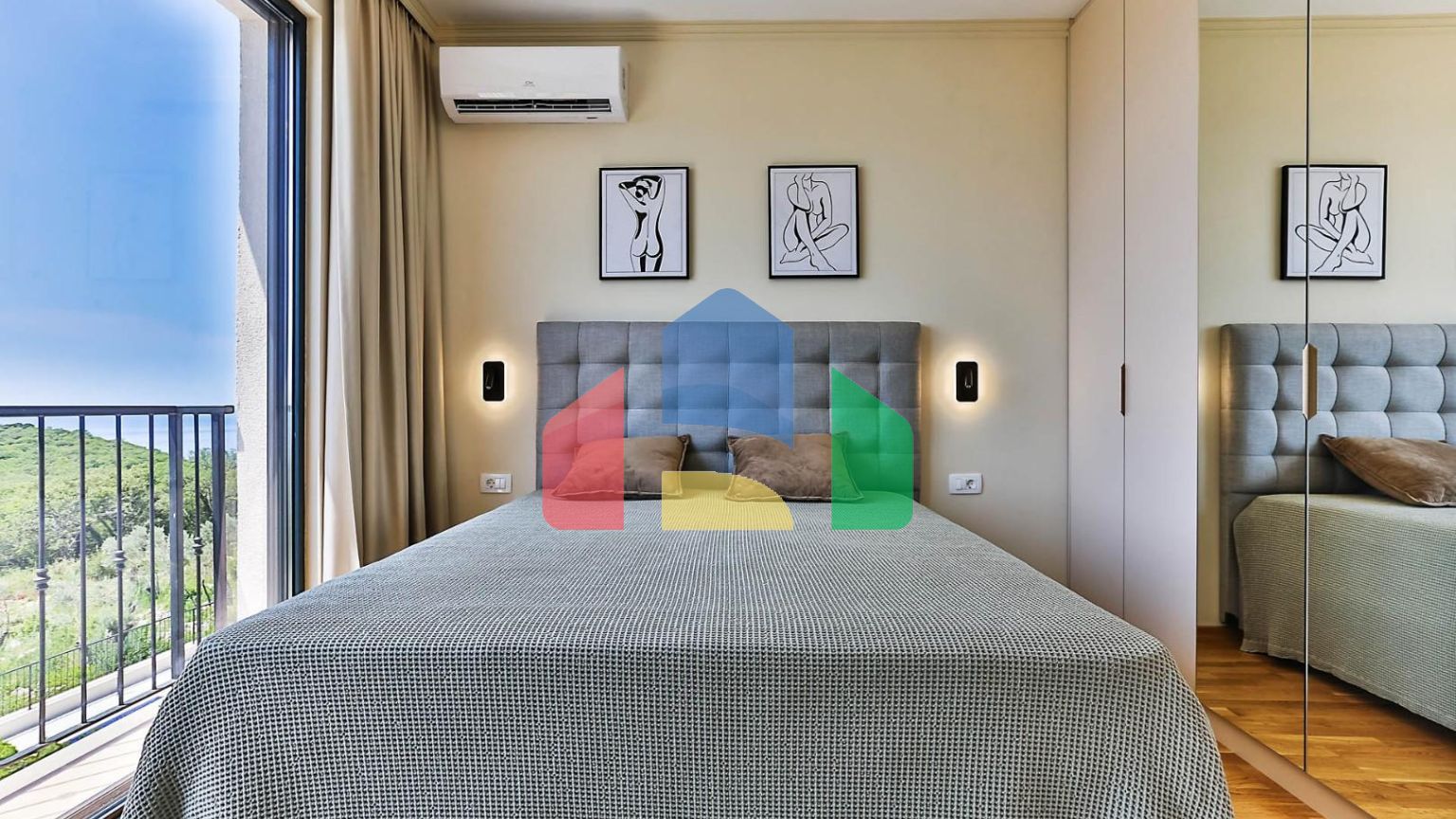 Таунхаус с панорамным видом на Адриатическое море в закрытом комплексе в Будванской ривьере