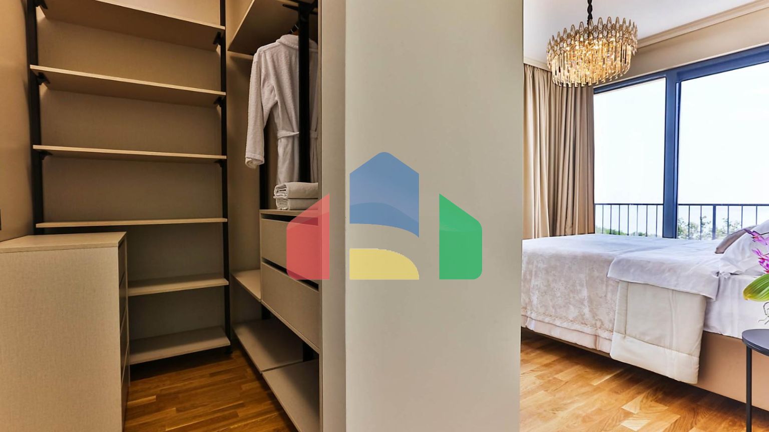 Таунхаус с панорамным видом на Адриатическое море в закрытом комплексе в Будванской ривьере