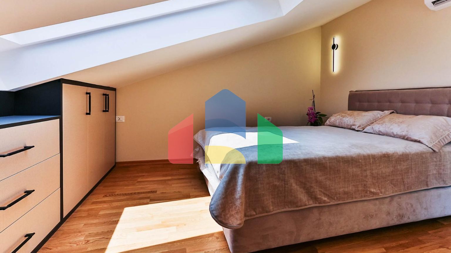 Таунхаус с панорамным видом на Адриатическое море в закрытом комплексе в Будванской ривьере