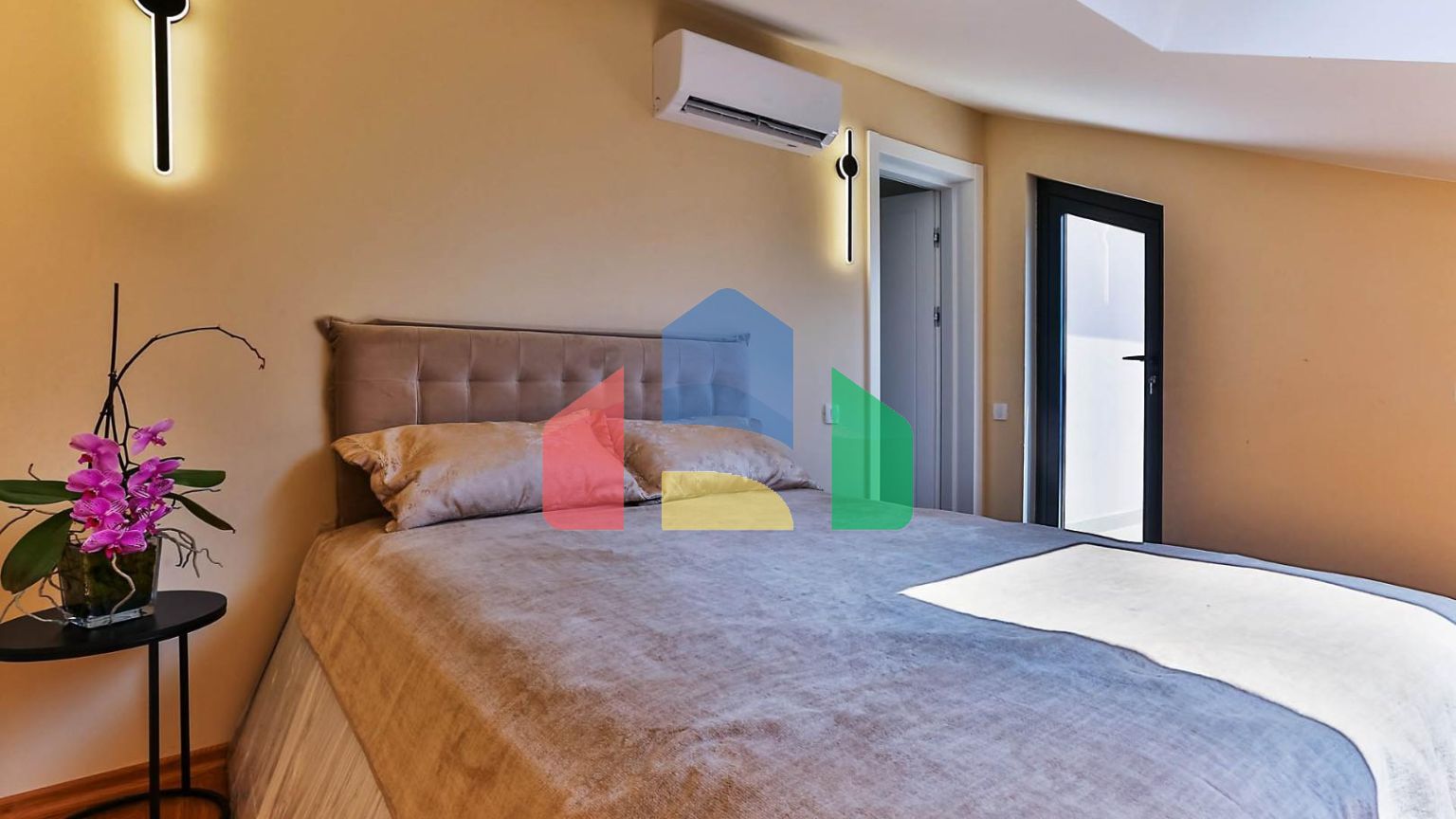 Таунхаус с панорамным видом на Адриатическое море в закрытом комплексе в Будванской ривьере