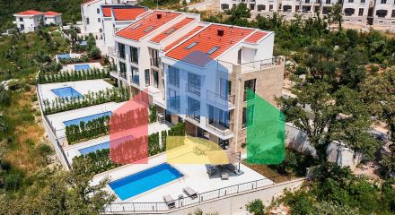 Таунхаус с панорамным видом на Адриатическое море в закрытом комплексе в Будванской ривьере