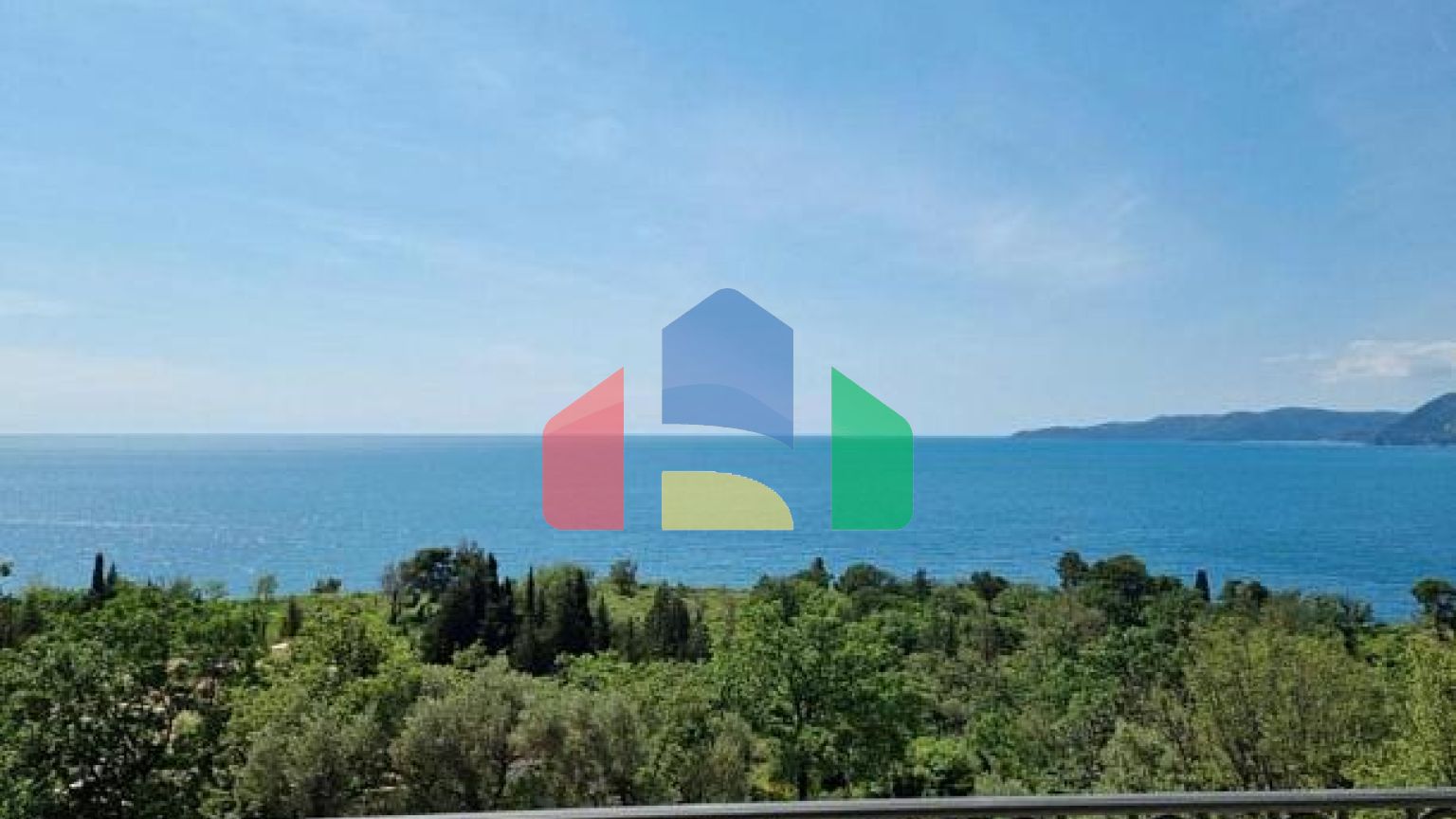 ПРОДАЁТСЯ – Роскошные апартаменты с видом на море | Эксклюзивное место рядом с Будвой | Гаражное место включено в стоимость