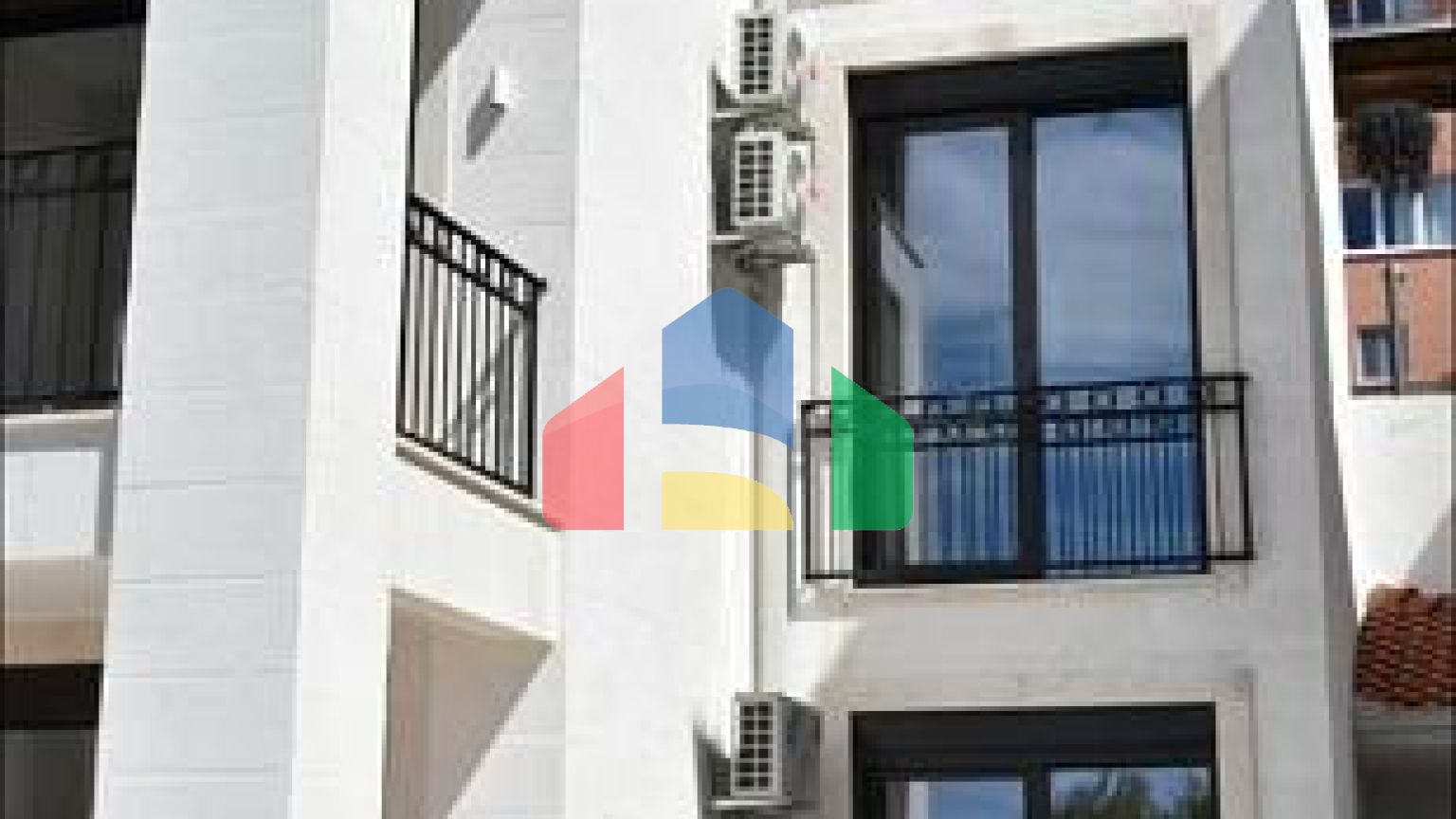 ПРОДАЁТСЯ – Роскошные апартаменты с видом на море | Эксклюзивное место рядом с Будвой | Гаражное место включено в стоимость