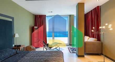 Элегантный каменный особняк с видом на море рядом со Святой Стефан