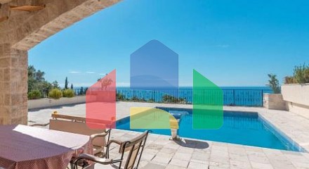 Комплекс из 6 вилл с бассейном с открытым видом на море